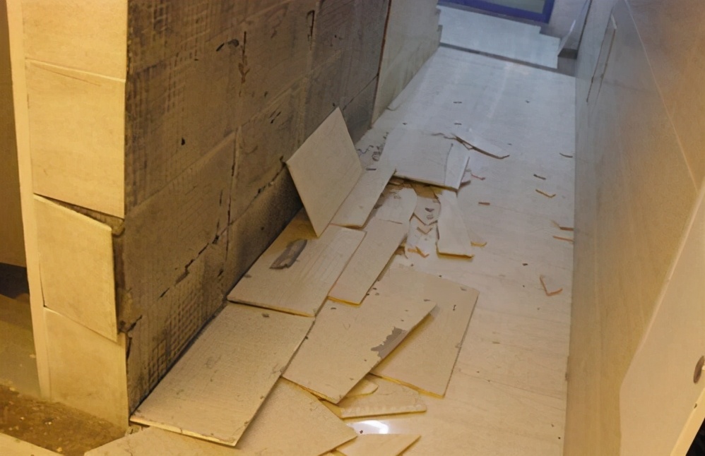 卫生间墙面瓷砖空鼓有什么影响(卫生间墙面瓷砖空鼓有什么影响嘛)