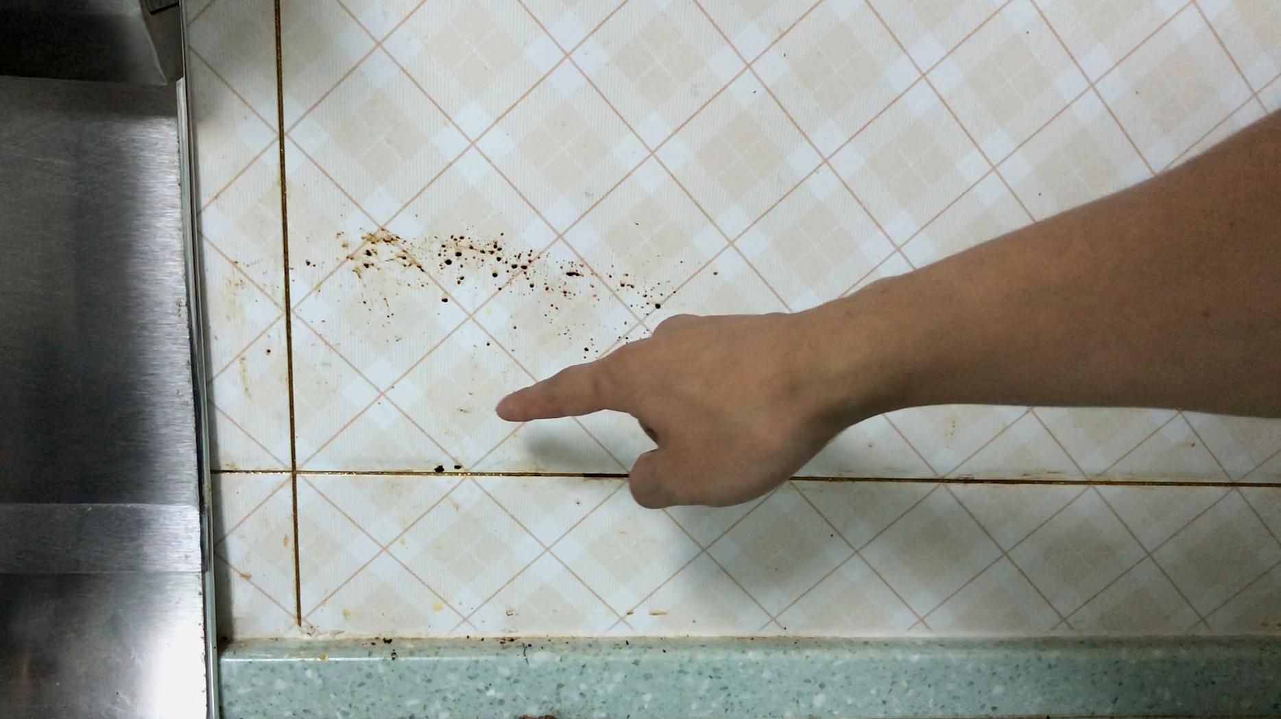 瓷砖烂掉一点怎么办(瓷砖烂掉了小块,怎么修补)