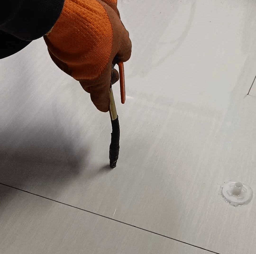 墙砖空鼓一点点没事吧(墙砖空鼓但不掉怎么处理)