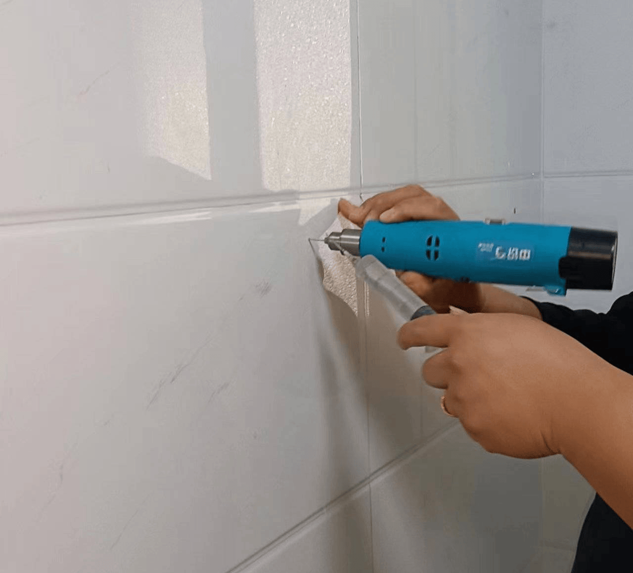 卫生间瓷砖空鼓最佳补救方法视频讲解(卫生间瓷砖空鼓最佳补救方法视频讲解图片)